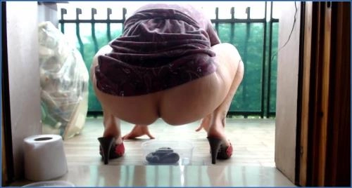 Moana Voglia Scat e Pipi sul Balcone HD 720p