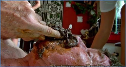 Download Zwei große Haufen für das Schwein HD 720p ansehen: Lady Amy, Lady Atropa in Scat-Femdom streamen oder herunterladen Scat-Slaves.net