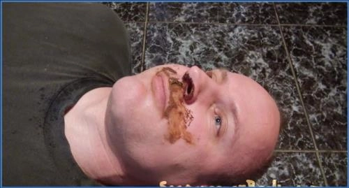 Das Klomaul wird abgefüllt Part 2: Scatqueens-Berlin präsentiert Piss- und Kotschlucken mit vollständigem Video (223.54 MB) – Scat-Slaves poster