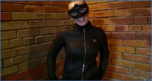 Natalya: Extremes Kacken in der öffentlichen Halle HD 720p - Scat Gold online ansehen oder herunterladen