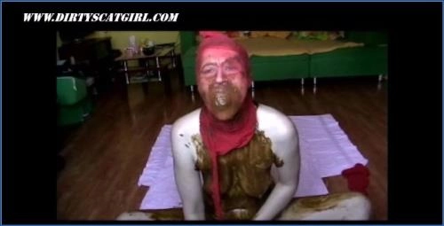 Download Victoria - Moje první zkušenosti před kamerou HD 720p: Scat, Shitting a Pissing Scat-Slaves.net