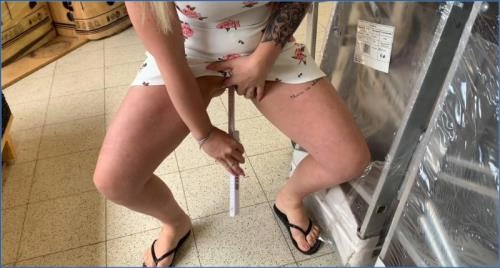 Download Sophie & SteffiBlond - Pinsel oder Lineal Sauerei - Öffentliche Nacktheit, Scat, Pissen - FullHD 1080p Scat-Slaves.net