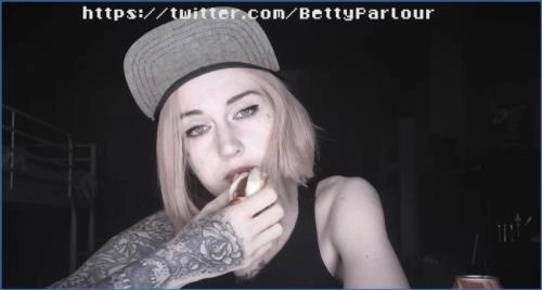 Download DirtyBetty + Kotzen und Scheißen + nach Hot-Dog mit Sperma Scat-Slaves.net