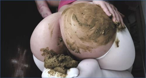 Deutsche Übersetzung des Titels:

Dirty Betty dominiert das Amateur-Scat-Video im Scat-Shop.com-Special in UltraHD 4K (333.66 MB)