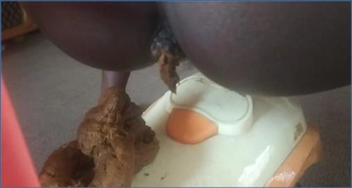 Pinky Prada & Ebony Princess - Shitting On Toy Car - FullHD 1080p