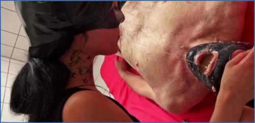 Download Lady Amy & Lady Atropa: Scatqueens-Berlin Spezial – Kotzspiel in HD 720p, 221.87 MB Video Online Anschauen Scat-Slaves.net