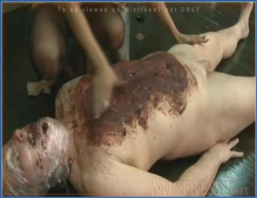 Delilah y Mistress T - Entrenamiento de Esclavo en el Baño