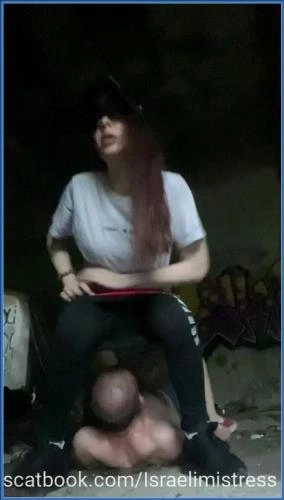 Download Mistress Jardena - Public Piss for slut  – SiteRip Scat-Slaves.net