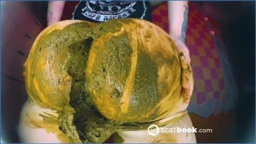 Sweet Betty Parlour - This warm pillow will cover your face! Femdom – FullHD 1080p