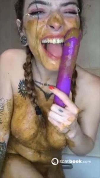 Download Scatbook.com:  - Smearing [SD] (23.3 MB) Scat-Slaves.net
