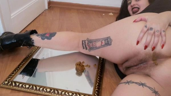 Scatshop.com:  - Beautiful Goth Shits In Mirror [FullHD 1080p] (628 MB) – Scat-Slaves poster