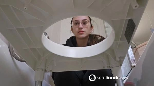 Scatbook:  - Scatting Girl 01 [HD 720p] (58.4 MB)
