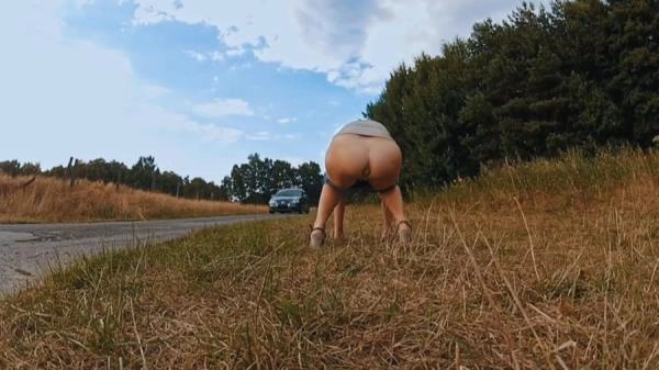 Filthygrid.com:  - OMG Caught Outside While Pooping [HD 720p] (8.61 MB) – Scat-Slaves poster