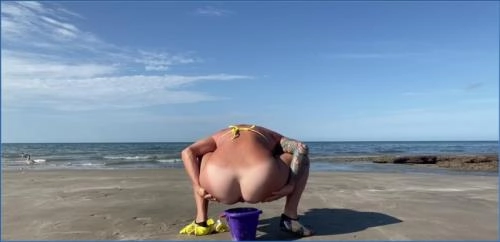 Pulsifer Paprocki - Beach Bucket Poop Big shit, Outdoor – FullHD 1080p / Femscat – Scat-Slaves poster