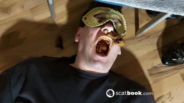 Scatbook.com:  - Scheißefresser Nr 3 wird richtig mit Scat abgefullt [HD 720p] (165 MB) – Scat-Slaves poster
