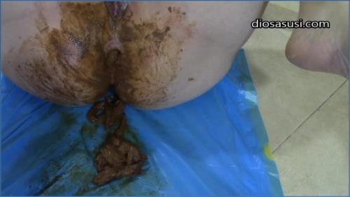 Diosa Susi - Sexo extremo con orina en el baño – Scat-Slaves poster