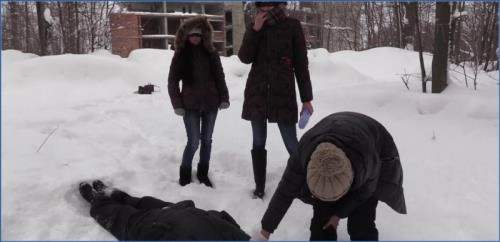 Winter Park Toilettendienst- MilanaSmelly in hardcore Human Toilet Szenen, FullHD 1080p Download - related scat video at Scat-Slaves