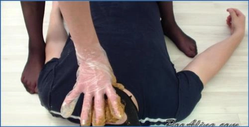 Alina tanzt und macht in den Mund eines Sklaven und in ihre Unterwäsche- PooAlina Scat HD 720p herunterladen - scat porn video at Scat-Slaves.net