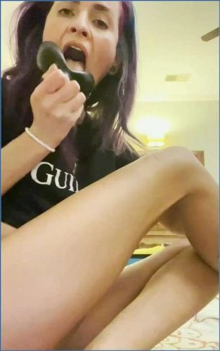 LilbuttLex Keeps Her Ass Stretched While Dominating Toilet Slave in Scat Porn - scat porn video at Scat-Slaves.net