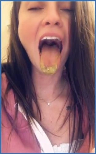LilbuttLex Cleans Butt Plug with Mouth- Ass Slave Scat Porn - scat porn video at Scat-Slaves.net