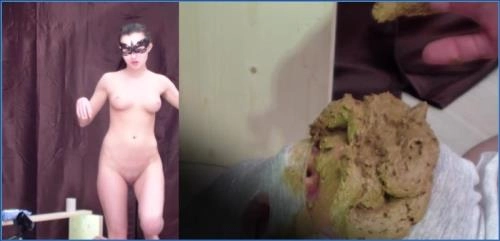 MilanaSmelly использует раба туалета для дерьма и менструации In German: MilanaSmelly verwendet Toilettensklave für Kot - scat porn video at Scat-Slaves.net