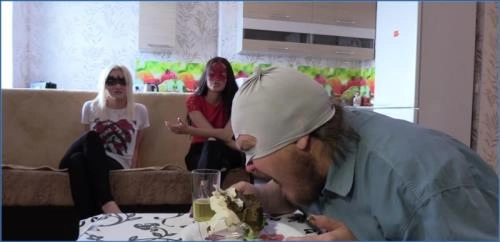 MilanaSmelly: Shawarma gefüllt mit Mädchenscheiße- Sklavenfütterung FullHD 1080p Download - scat porn video at Scat-Slaves.net