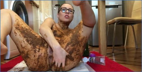 Body Smearing: Ella Gilbert Covers Herself in Solo Shitting Slave Fetish - scat porn video at Scat-Slaves.net