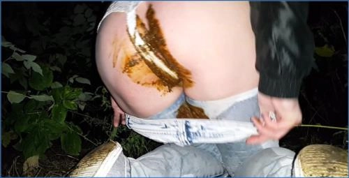 Shit Eating: Anna Coprofield Shits in Jeans at Night - scat porn video at Scat-Slaves.net