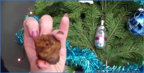 Download Weihnachtskacken von Alina- PooAlina Sklavin Scat-Slaves.net