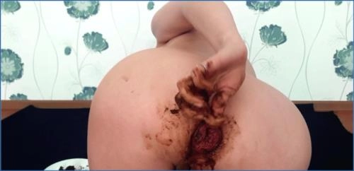 Schlucken von Lollipop-Scat mit Top-Babe Lina- Scat-Sklaven - scat porn video at Scat-Slaves.net
