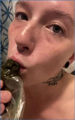 Shit Eating: Missellie Sucks a Turd as USA Slave - scat porn video at Scat-Slaves.net