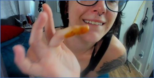 Pee Toilet Action with Missellie in The- USA Slave - scat porn video at Scat-Slaves.net