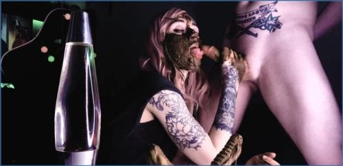 Betty Toilet und Dildo Scat-Play mit Topmodel Betty – Dirty Betty FullHD 1080p Download – Scat-Slaves poster