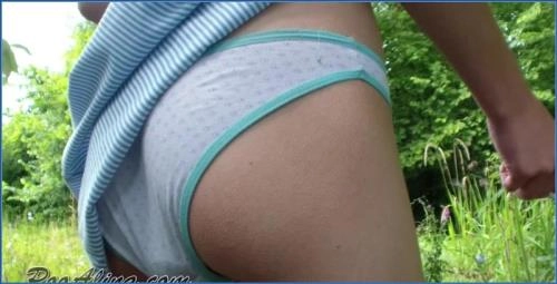 Alina pinkelt und kackt in Höschen im Park - HD Scat 720p Download – Scat-Slaves poster