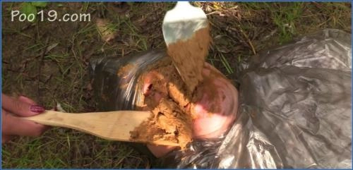 Kostenlose Toilette für Mädchen im Wald - Russische Sklavin HD 720p Milana Smelly – Scat-Slaves poster