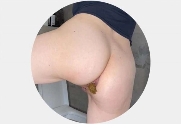 FemScat.com:  - A Different Poop Smell [4K UltraHD] (1.31 GB) – Scat-Slaves poster