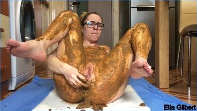 Ella Gilbert in Extremer Gesichts- und Kleidungsschmierung, Scat, Solo, Amateur, Anal, Masturbation- FullHD 1080p - related scat video at Scat-Slaves