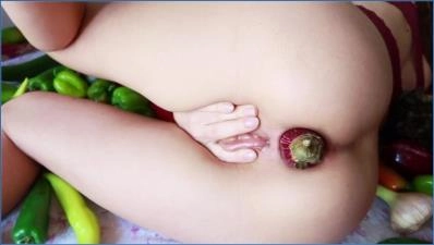 Sabrina Dacos scat und Kaviar in Veggie pot pie FullHD 1080p Download - scat porn video at Scat-Slaves.net