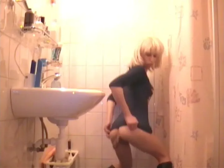 Messy Solo Scat with Nicole Pooping and Smearing in Bare Room - scat porn video at Scat-Slaves.net