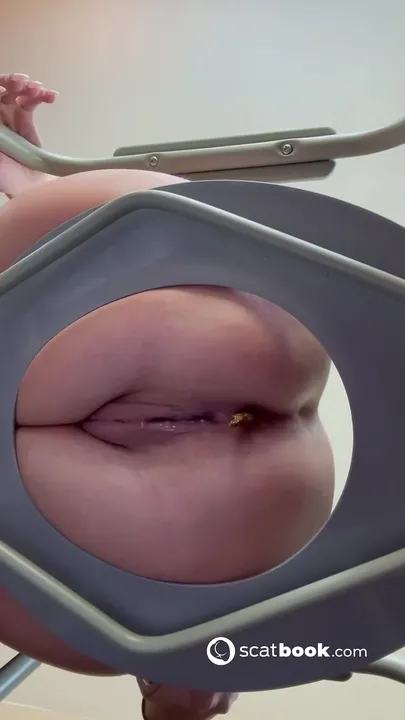 ArabScatGoddess Delivers a Proud and Unbothered Kaviar Solo - scat porn video at Scat-Slaves.net