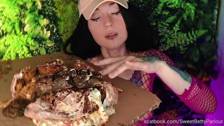Sweet Betty Smears a Cozy Load in Her Comfort Zone - Solo Scat Release - popular scat video at Scat-Slaves