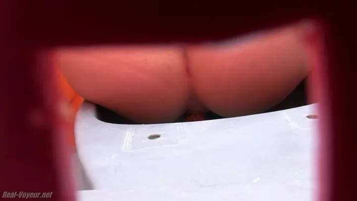 Close-Up on an Amateur Girl's Steaming Kaviar - Ultra Tight Framing - scat porn video at Scat-Slaves.net