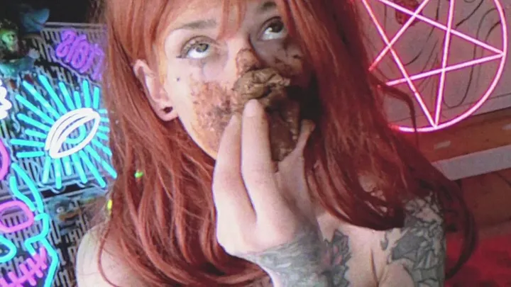 Sweet Betty's Messy Wallow: A Hungry Piggy Mom in Solo Scat Treats - scat porn video at Scat-Slaves.net