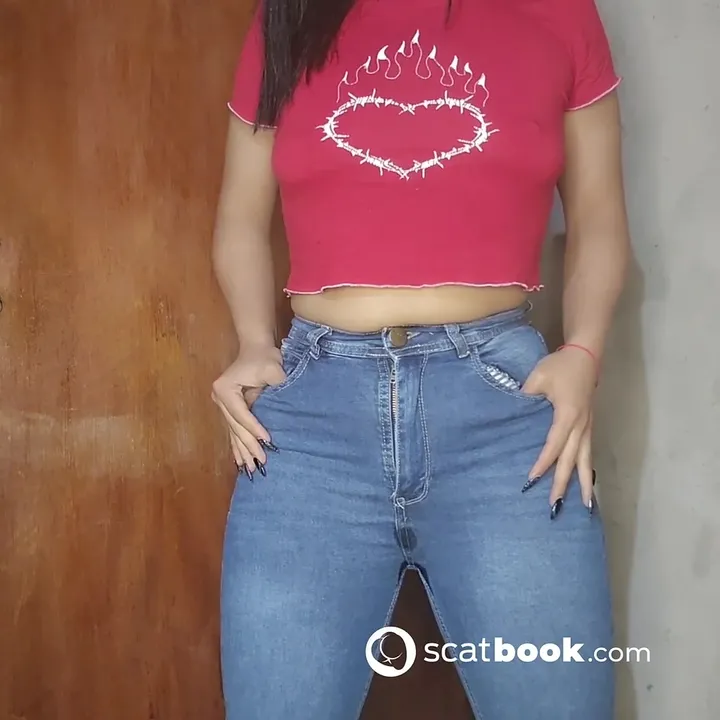 Flornatiii Dives Straight Into a Playful Kaviar Release - Quick - popular scat video at Scat-Slaves