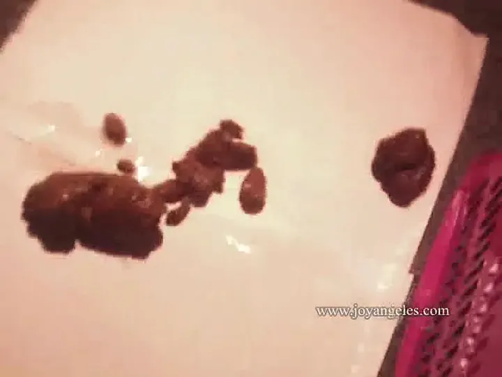 Eve Takes a Natural Messy Dump - Real Amateur Pooping Clip - scat porn video at Scat-Slaves.net