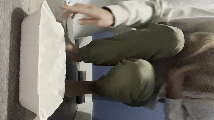 Deep Impact Fills a Take-Out Box with a Steaming Kaviar Load - scat porn video at Scat-Slaves.net