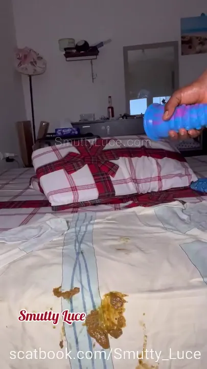 Smutty Luce Gets Her Hands Dirty with a Heaping Pile of Shit - scat porn video at Scat-Slaves.net