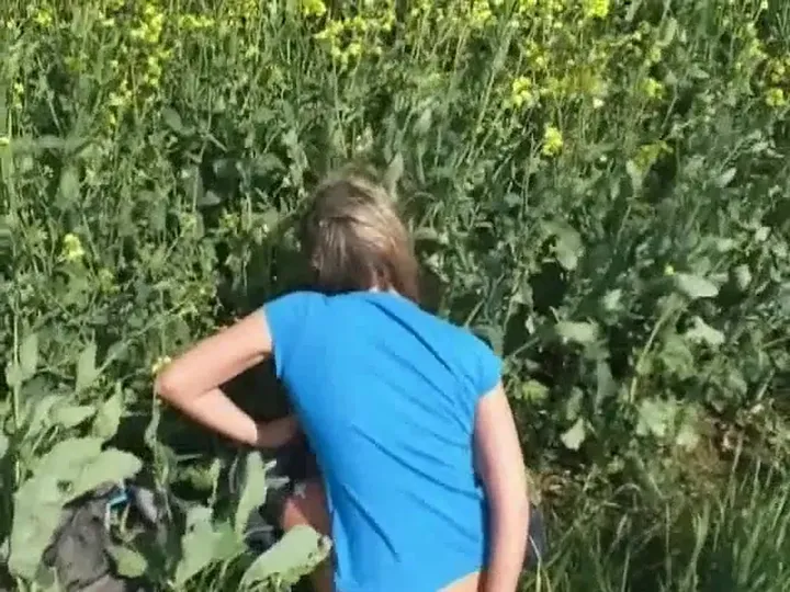 Skye Takes Her Time with a Gentle Summer Poop Set - Solo Scat - scat porn video at Scat-Slaves.net
