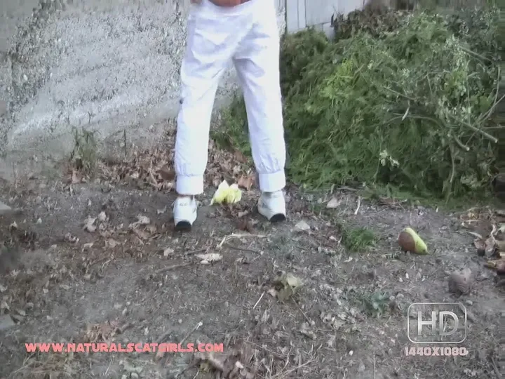 Solo Scat Girl Spreads Her Mess Across a Sheet - Natural Defecation - scat porn video at Scat-Slaves.net
