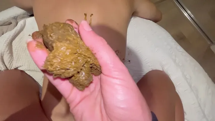 GymBunnyPoops Sinks into a Low Squat for a Fresh Firm Load - Pooping - scat porn video at Scat-Slaves.net